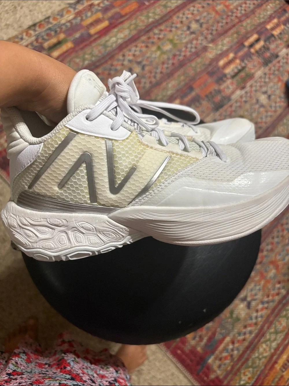 New Balance Women's White and Cream basketball Athletic Sneakers Unisex.